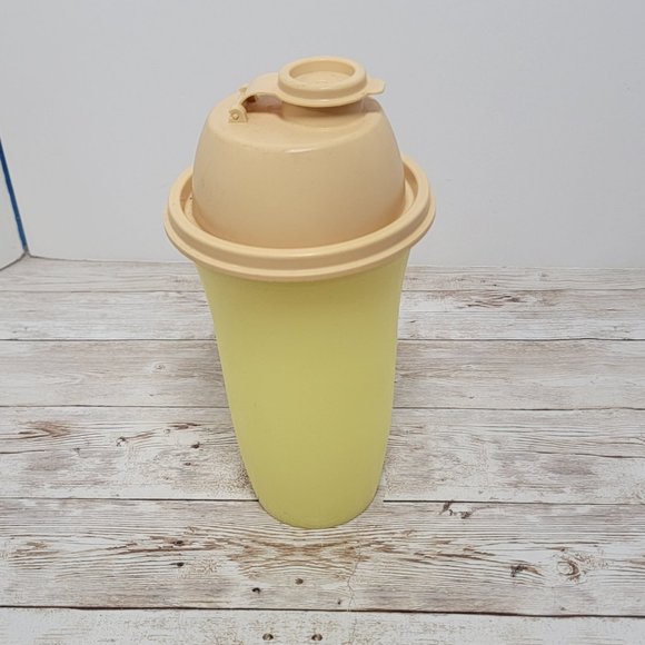 Vintage TUPPERWARE Quick Shake Container #844-9, Lid 564-37 Yellow - Picture 3 of 7